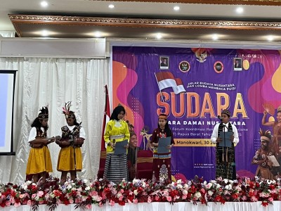 Penampilan Tim Musikalisasi Puisi